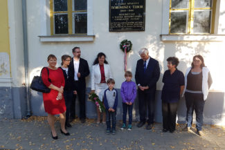 Koszorúzás Boromisza Tibor emléktáblájánál Bácsalmás, 2017. okt. 20.